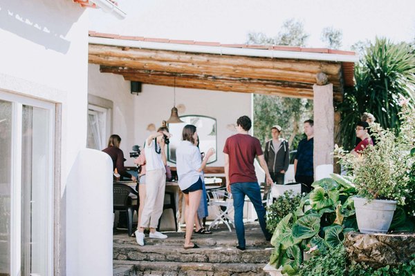 Comment aménager un espace barbecue et cuisine en plein air dans votre jardin